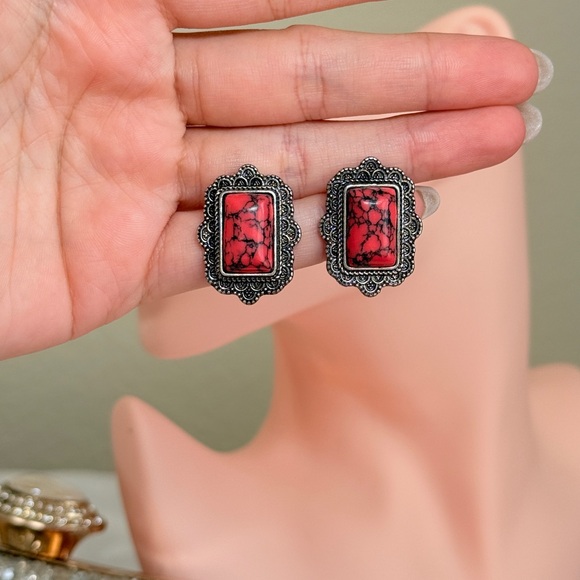 ⚜️ Elegant Red and Silver Earrings - Picture 7 of 7